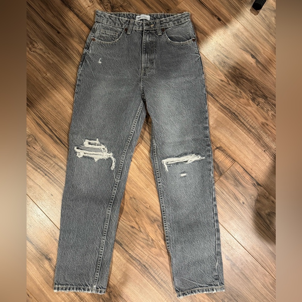 Zara Distressed Gray High-Waisted straight leg Jeans size 4
